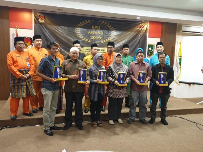 KPU Dumai Raih Award Kategori Transparansi Informasi Pemilu dan Pemilihan
