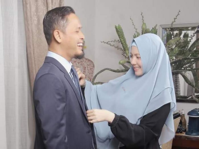 Pasangan Suami Istri, Agung Nugroho dan Sulastri Dilantik Jadi Anggota DPRD Riau