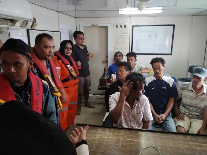 Kapal Pengangkut Buah Tenggelam di Selat Karimata, Awak Kapal Ditemukan Selamat di Dumai