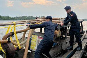 Tiga Kapal Pengeruk Pasir Ilegal di Rupat Ditangkap