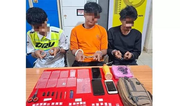 Polisi Gerebek Rumah Kontrakan, Tiga Kurir Sabu Ditangkap Tim Mata Elang Kuansing