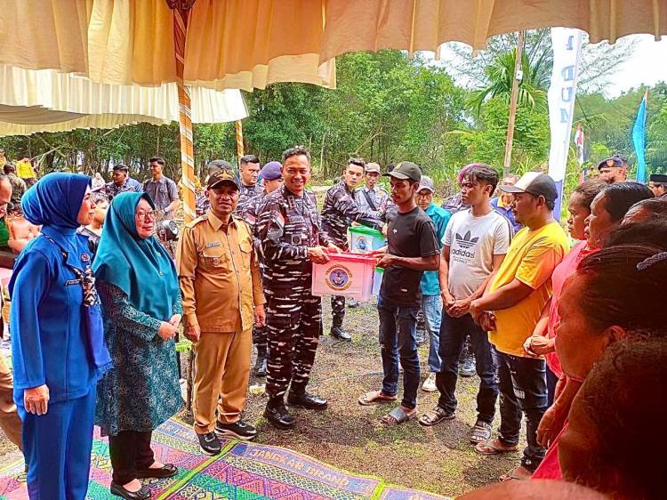 Baksos HUT TNI AL di Bengkalis, Warga Dapat Layanan Kesehatan dan Sembako
