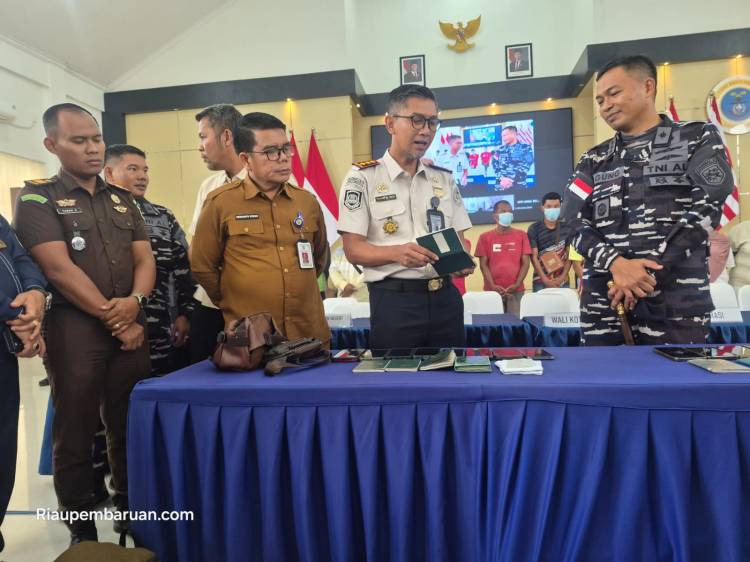 TNI AL Dumai Gagalkan Jalur Ilegal, 16 PMI dan WNA Bangladesh Diamankan