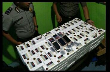 Polres Inhil Gagalkan Penyeludupan 300 Unit Handphone Ilegal