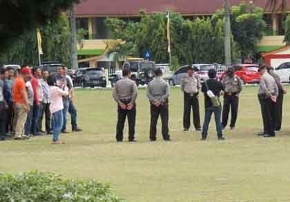 Umbar Janji, Pasangan Calon Walikota dan Wakil Walikota Diamuk