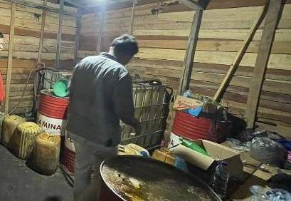 Polisi Gerebek Tempat Penimbunan BBM Bersubsidi di Kuansing