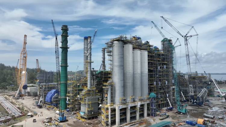 Purbaya Puji Kepemimpinan Simon di Pertamina: Waktunya Bangun Kilang Sendiri