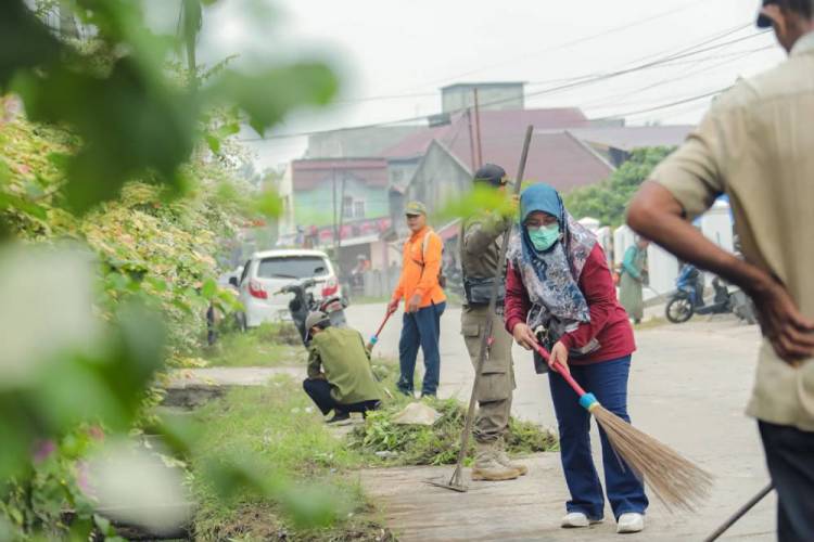 Pimpin Goro Massal di Jalan Belimbing, Walikota Dumai Ajak Warga Cegah Banjir