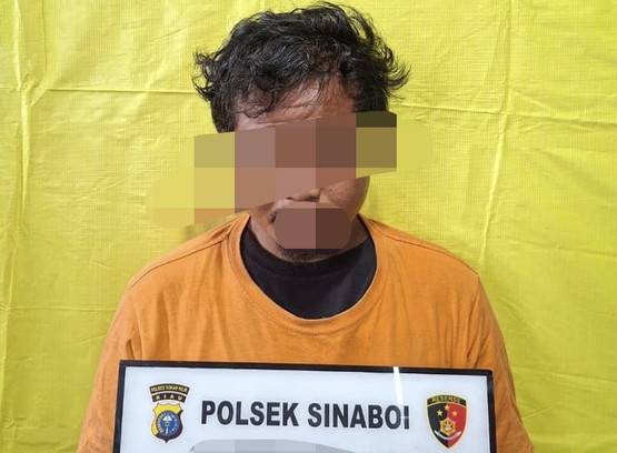 Menyamar Pakai Daster dan Topeng, Tiga Orang Gasak Toko Ponsel di Rohil