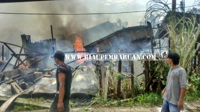 Rumah Semi Permanen Merdeka Baru Di Dumai Hangus Terbakar