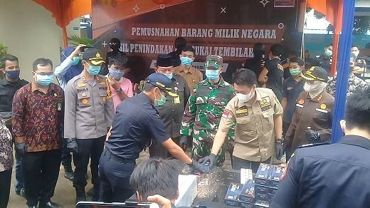 Bea Cukai Tembilahan Musnahkan Barang Illegal Senilai Rp18.7 Miliar