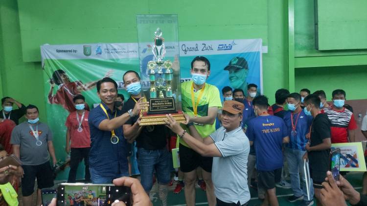 Tim Badminton 234 SC Sabet Piala Bergilir Walikota Dumai Cup