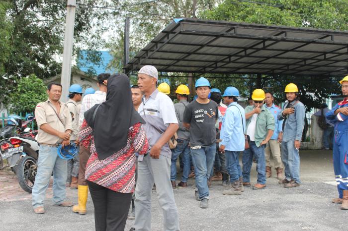 Puluhan Pekerja PT PBS Lubuk Gaung Melapor ke Disnaker Dumai