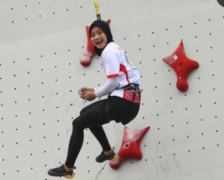 Atlet Riau Puja Lestari Sumbang Emas SEA Games 2025 dari Nomor Speed Panjat Tebing